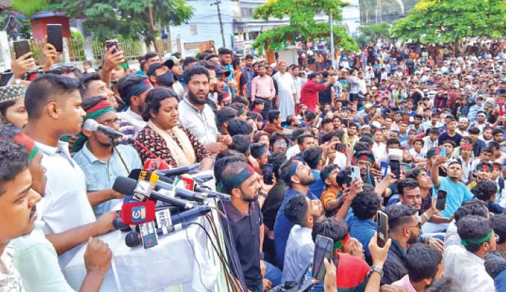 সেনাবাহিনীর বিরুদ্ধে নয়, তাদের প্রতি পূর্ণ আস্থা আছে : হাসনাত