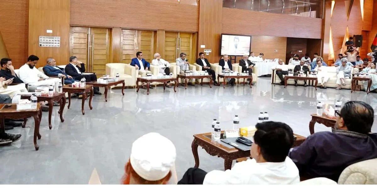 জুলাই সনদে স্বাক্ষর নিয়ে অনিশ্চয়তা, বৈঠকে অনড় অবস্থানে কয়েক দল