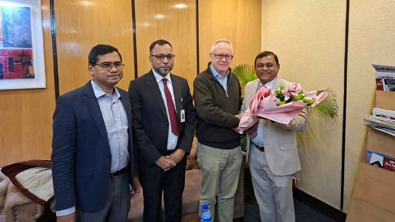 খালেদা জিয়ার চিকিৎসায় ব্রিটিশ বিশেষজ্ঞ দল ঢাকায়, নতুন 'দিকনির্দেশনা'র প্রত্যাশা