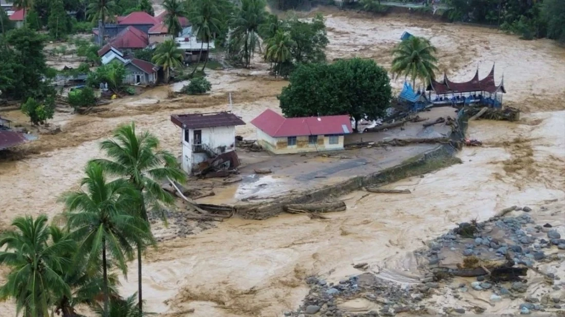 সুমাত্রায় ভূমিধস ও বন্যায় ৭০০ জনের বেশি নিহত, বন উজাড়কেই দায়ী করছেন স্থানীয়রা