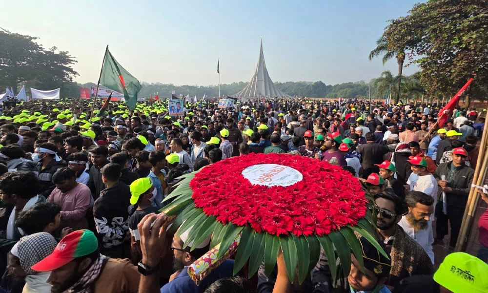 বিজয় দিবসে শহীদদের প্রতি শ্রদ্ধা: জাতীয় স্মৃতিসৌধে রাষ্ট্রপতি ও প্রধান উপদেষ্টার পুষ্পস্তবক অর্পণ
