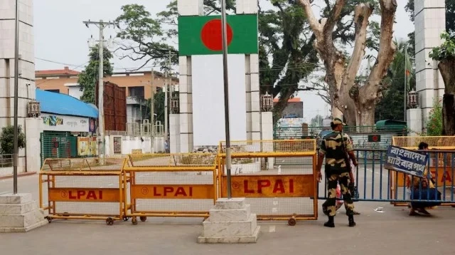 ভারতীয়দের পর্যটক ভিসা দেওয়া বন্ধ করল বাংলাদেশ