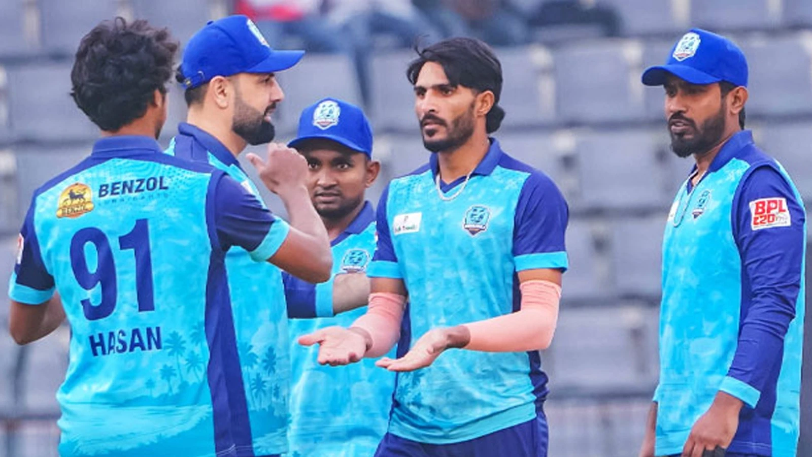 টানা হারের বৃত্ত ভেঙে জয়ের দেখা পেল নোয়াখালী এক্সপ্রেস