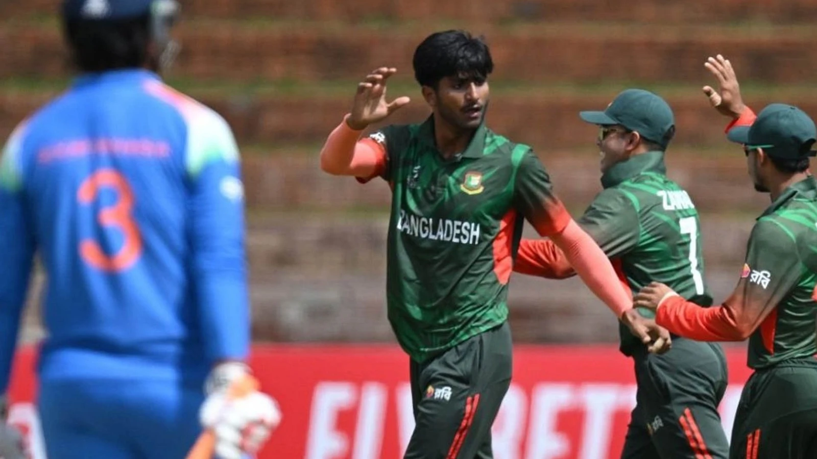 ফাহাদের বোলিং তোপে ২৩৮ রানেই থামল ভারত