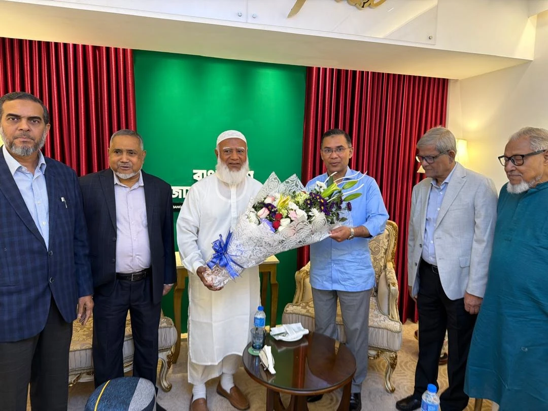 রাজনীতিতে সৌজন্যের নতুন দিগন্ত: জামায়াত আমিরের বাসায় তারেক রহমানের ঐতিহাসিক সফর
