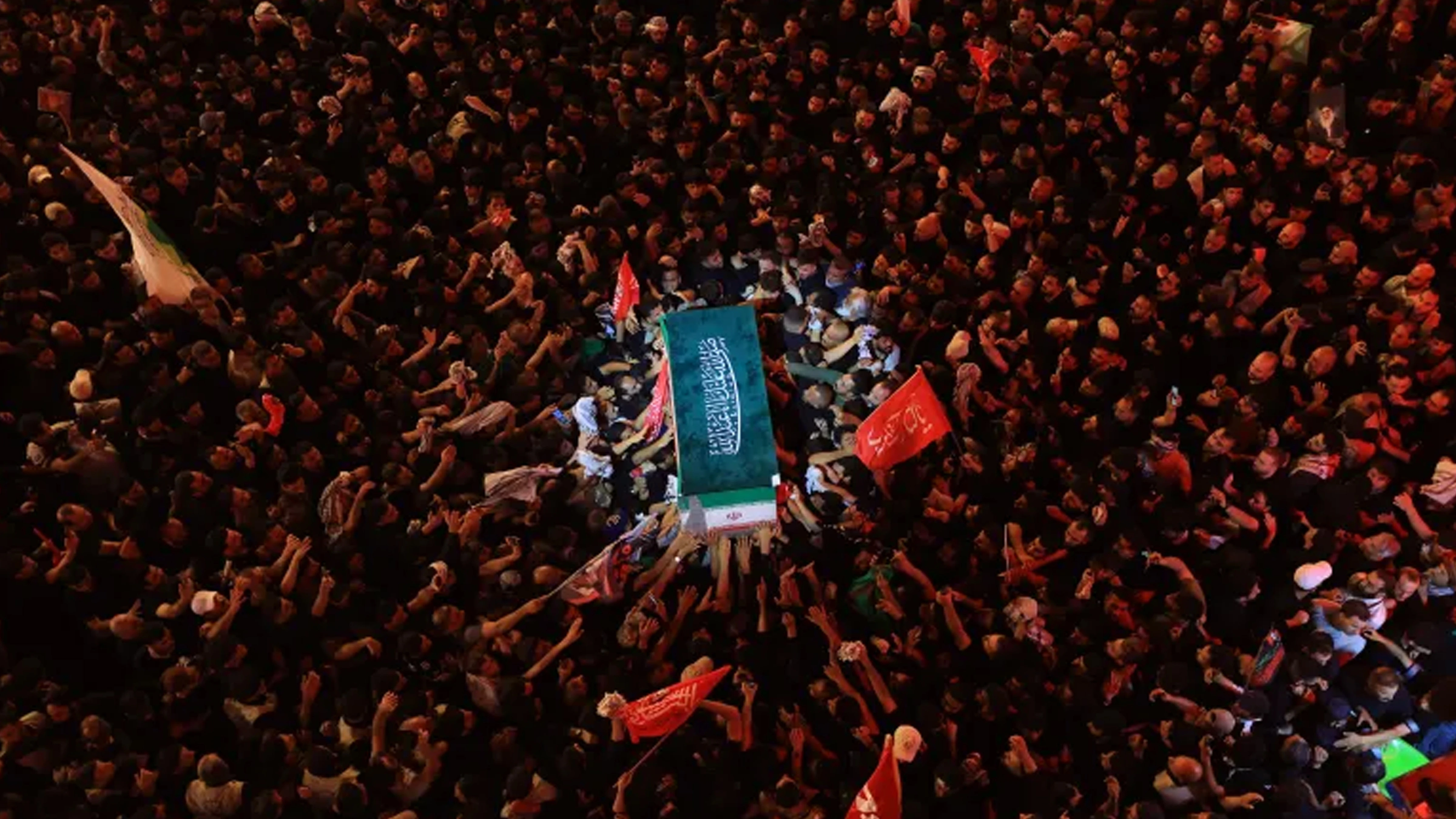 পাল্টাপাল্টি হামলার মাঝেই আজ মাশহাদে খামেনির দাফন