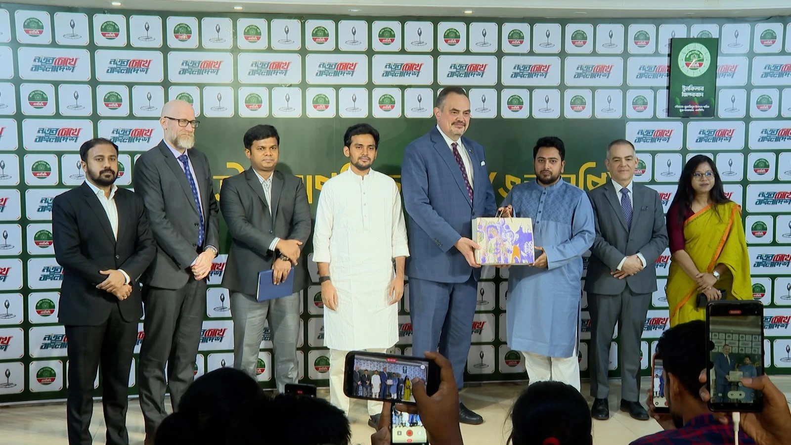 মার্কিন রাষ্ট্রদূতের সঙ্গে এনসিপির বৈঠক, গণতান্ত্রিক সংস্কার ও বাণিজ্য চুক্তি নিয়ে আলোচনা