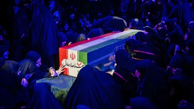 খামেনির শেষ বিদায়ে মানুষের ঢল