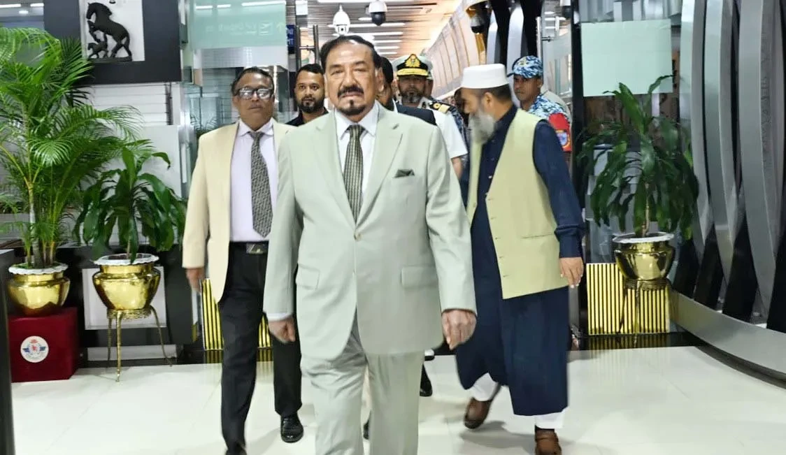 খামেনির জানাজায় অংশগ্রহণ শেষে দেশে ফিরেছেন স্পিকার