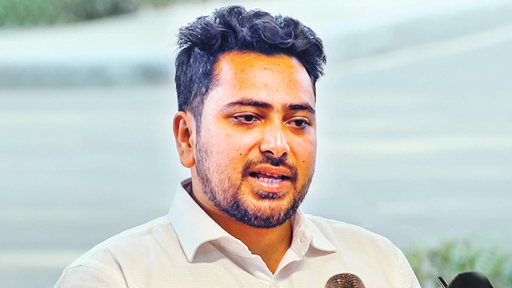 সরকারকে পাঁচ বছর অতিক্রম করার সুযোগ দেওয়া হবে না: নাহিদ ইসলাম