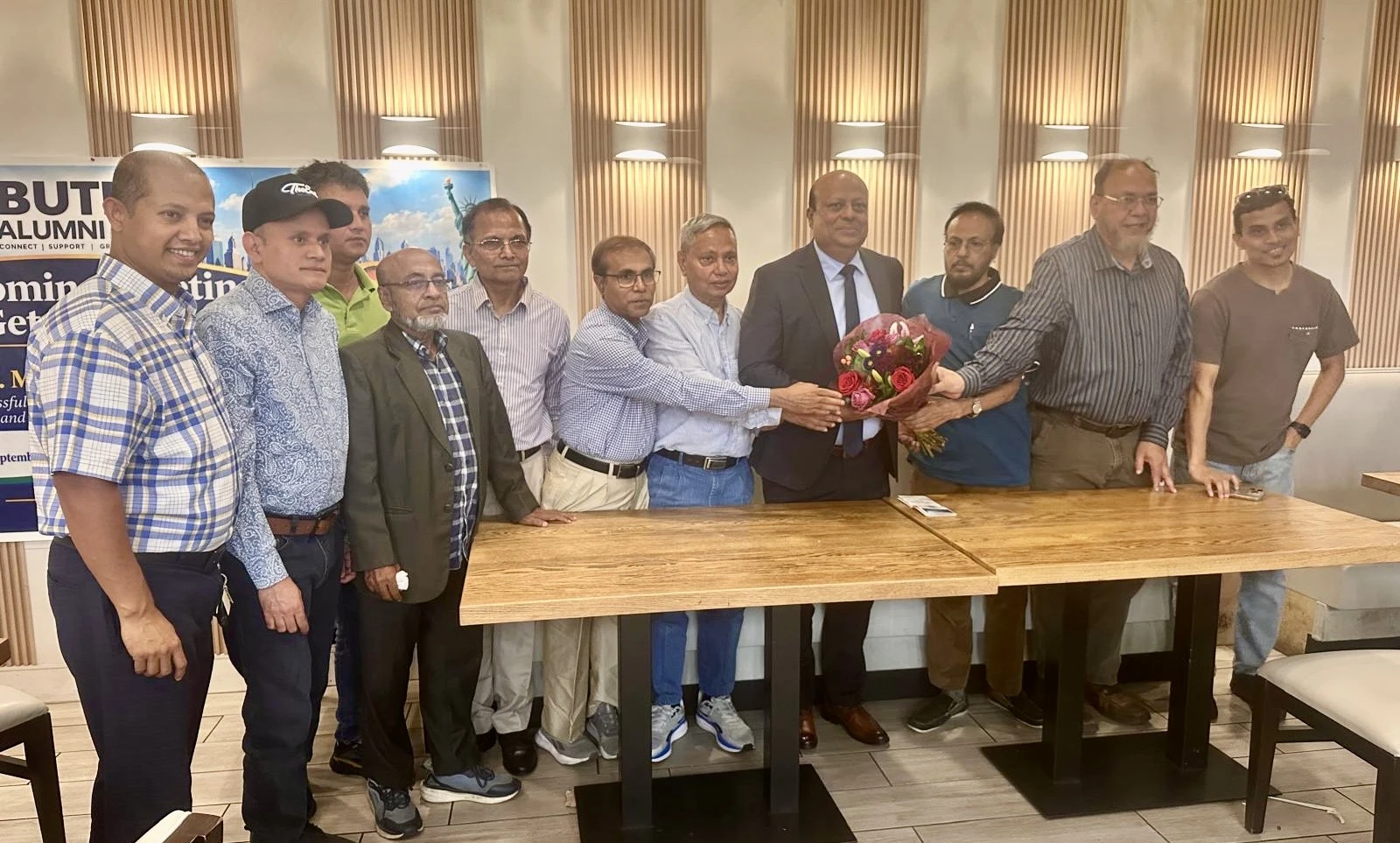 নিউইয়র্কে বিকেএমইএ সহ-সভাপতি ইঞ্জিনিয়ার মো. সামসুজ্জামানকে বুটেক্স অ্যালামনাই ইউএসএ-এর সংবর্ধনা